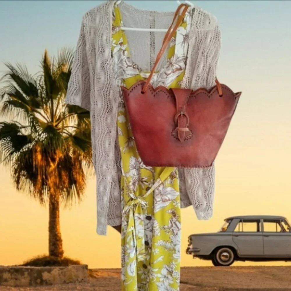 🛍️OUTFIT CAPSULE MYSTERY 3 ITEMS 🧥👚👕👖👗👙👜 - Picture 2 of 6